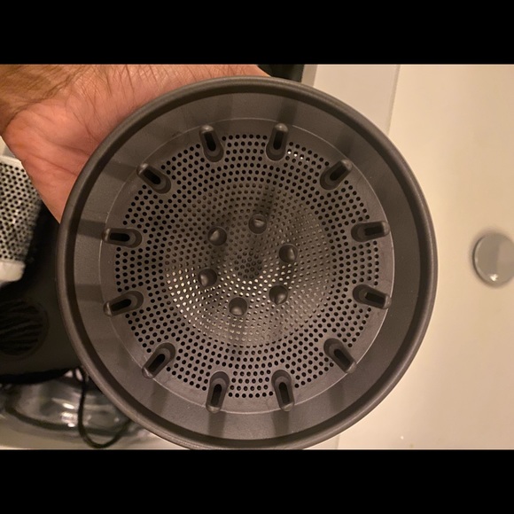 White dyson blow dryer with presentation case - Picture 4 of 5